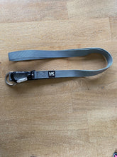 Load image into Gallery viewer, Carabiner Lead